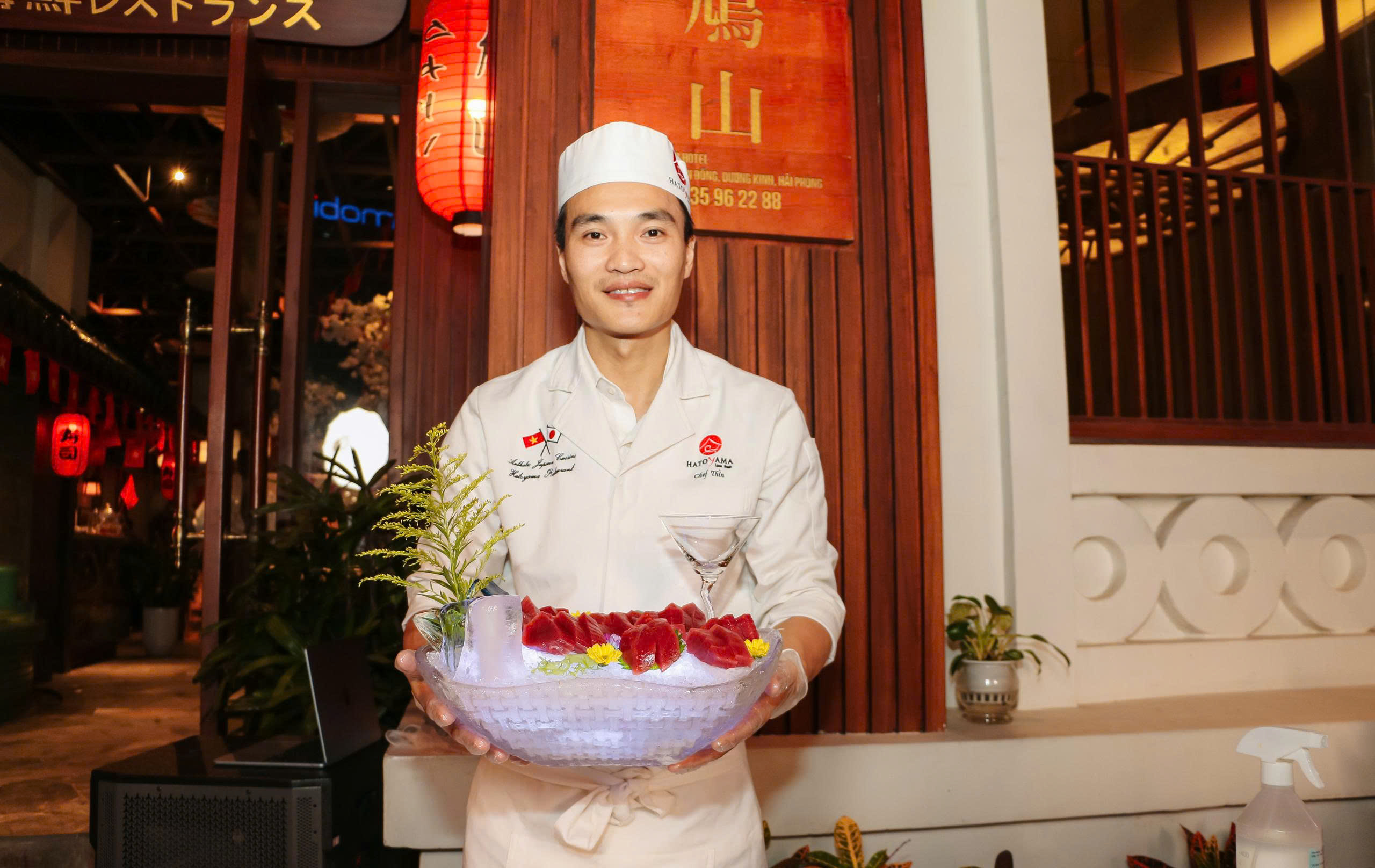 Xẻ cá ngừ Nhật Bản - Mừng Giáng sinh an lành