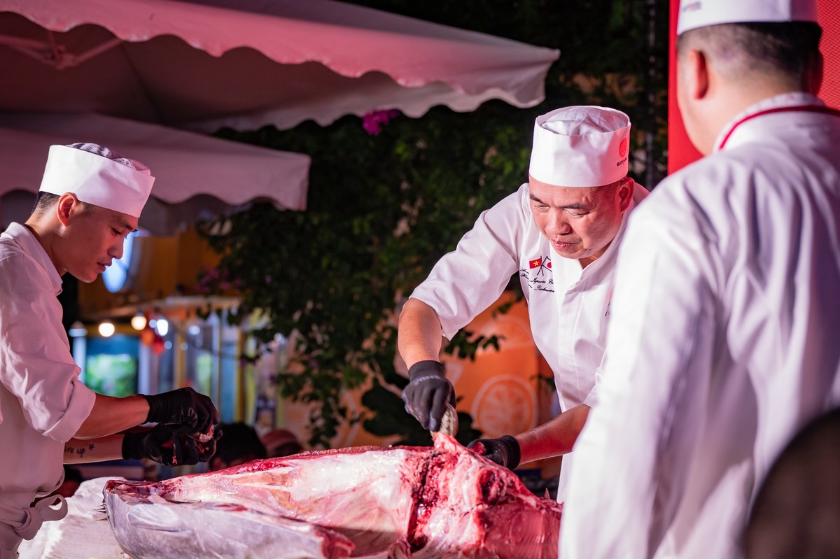 Xẻ cá tháng mười - Tặng người yêu thương